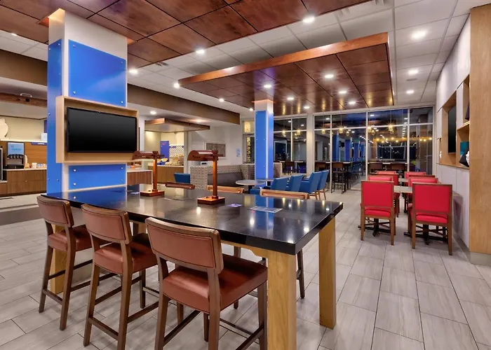 Holiday Inn Express & Suites - Milan - Sandusky Area By Ihg
