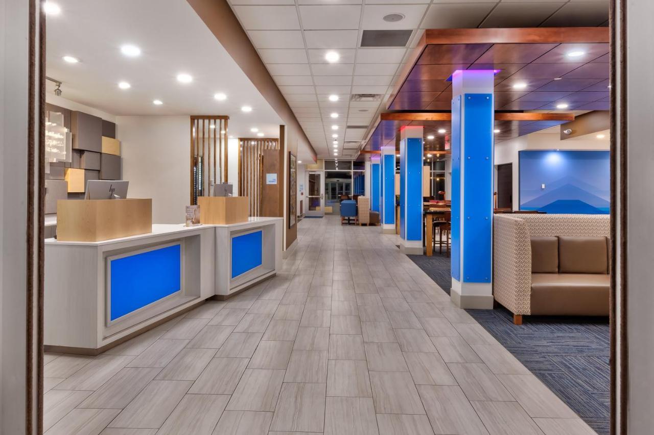 Hotel Express & - - Sandusky Area By Ihg