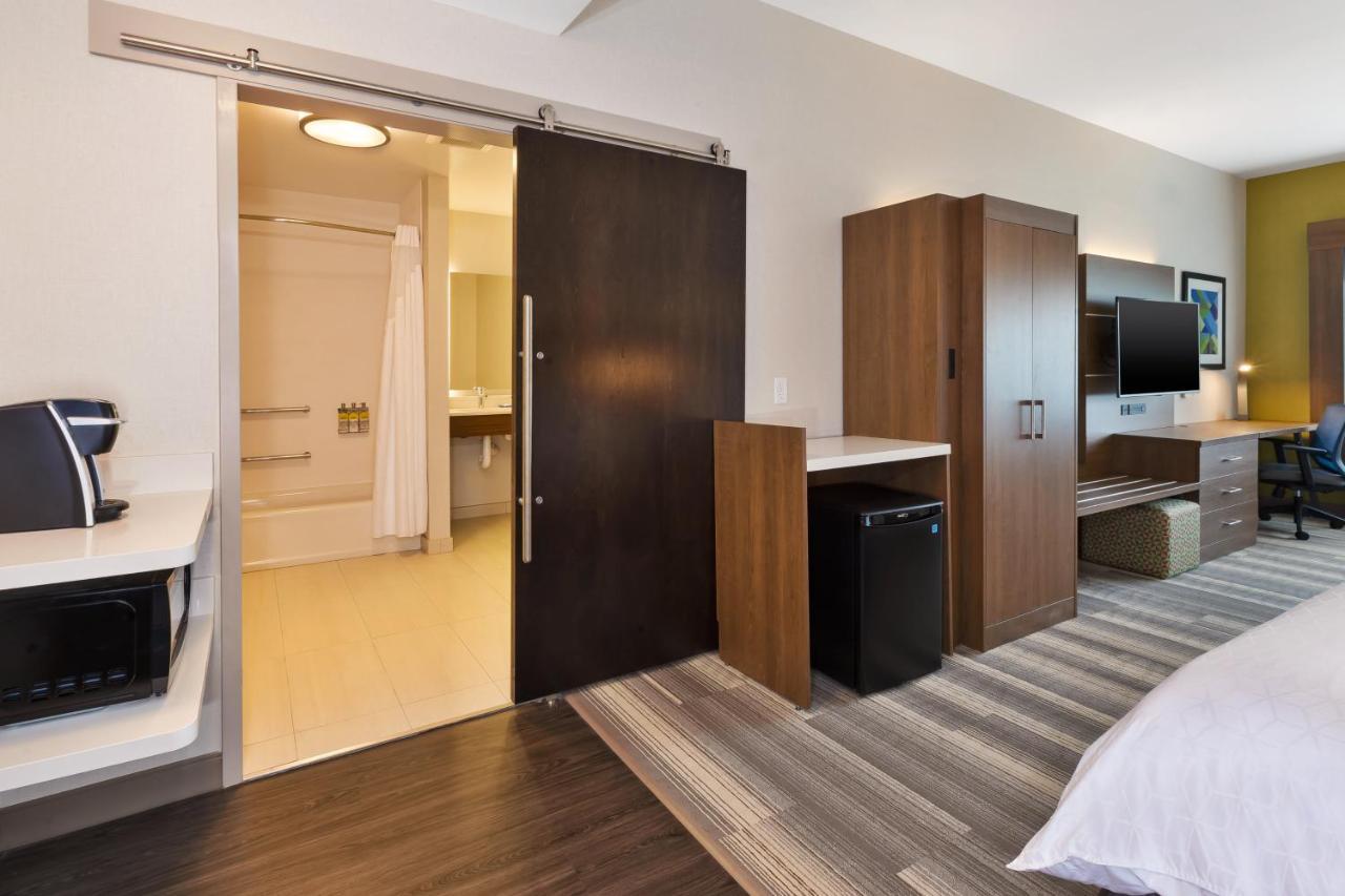 Express & - - Sandusky Area By Ihg Milan