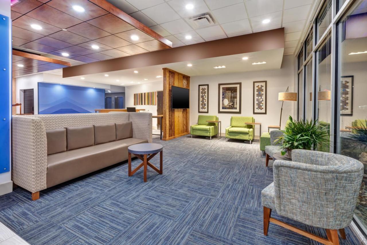 Express & - - Sandusky Area By Ihg Milan