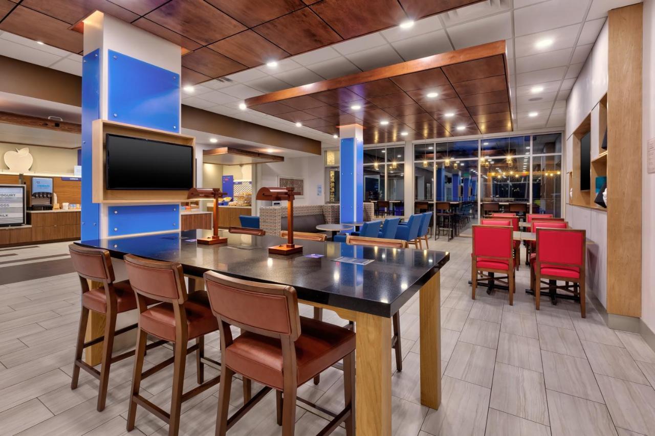 Hotel Express & - - Sandusky Area By Ihg