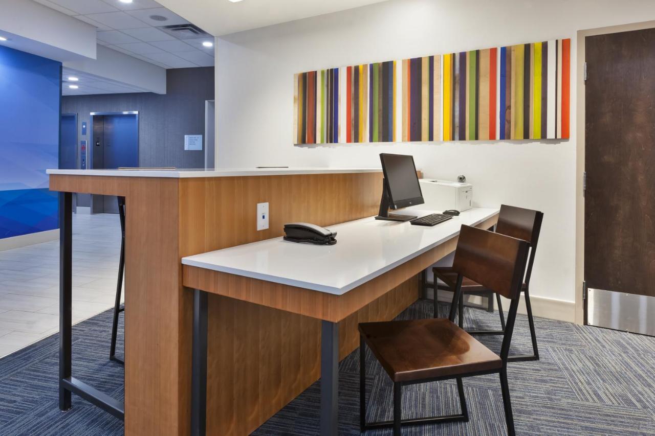 Express & - - Sandusky Area By Ihg