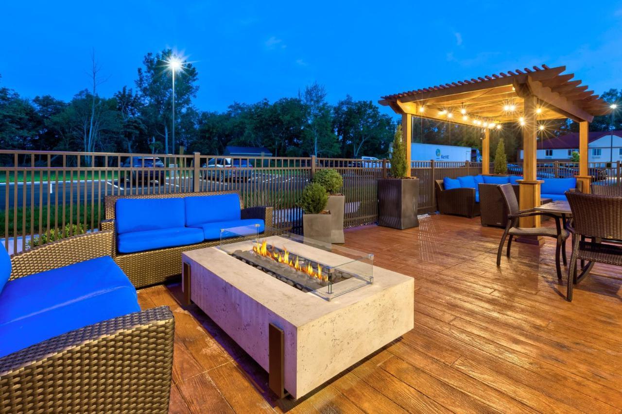 Hotel Express & - - Sandusky Area By Ihg