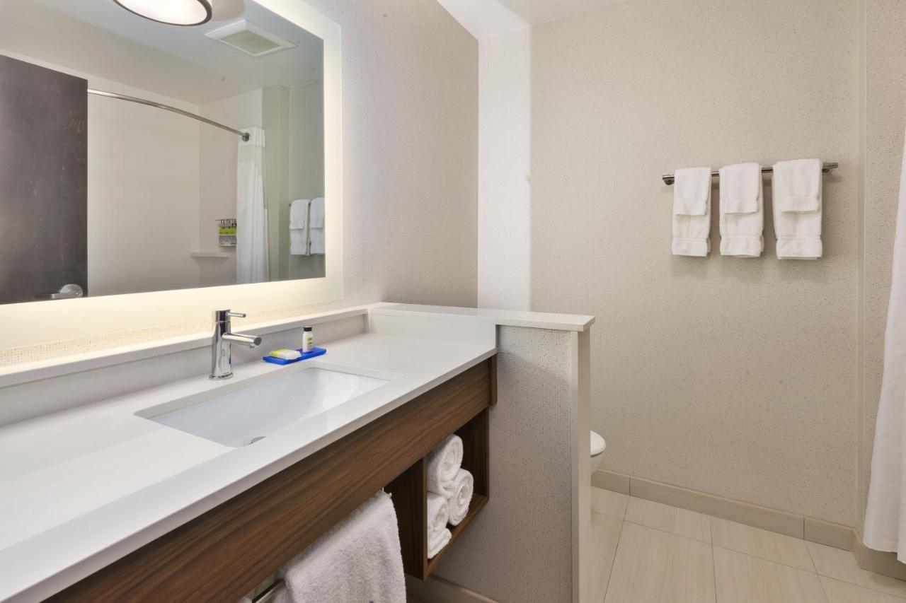 Hotel Express & - - Sandusky Area By Ihg Milan