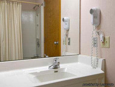 Hotel Express & - - Sandusky Area By Ihg